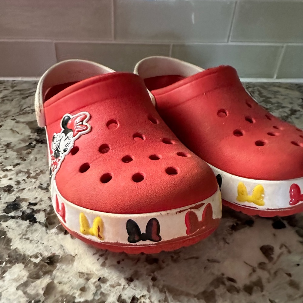 Minnie Mouse crocs